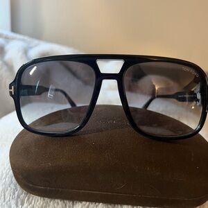 Falconer-02 Black Sunglasses